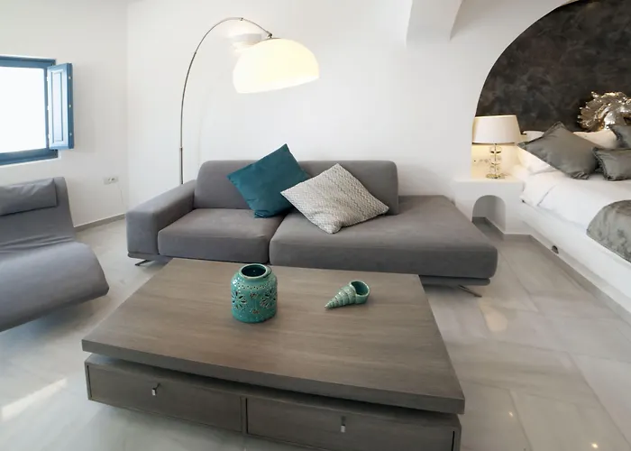 Anteliz Hotel Fira (Santorini)