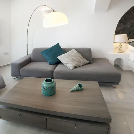 Anteliz Hotel Fira (Santorini)